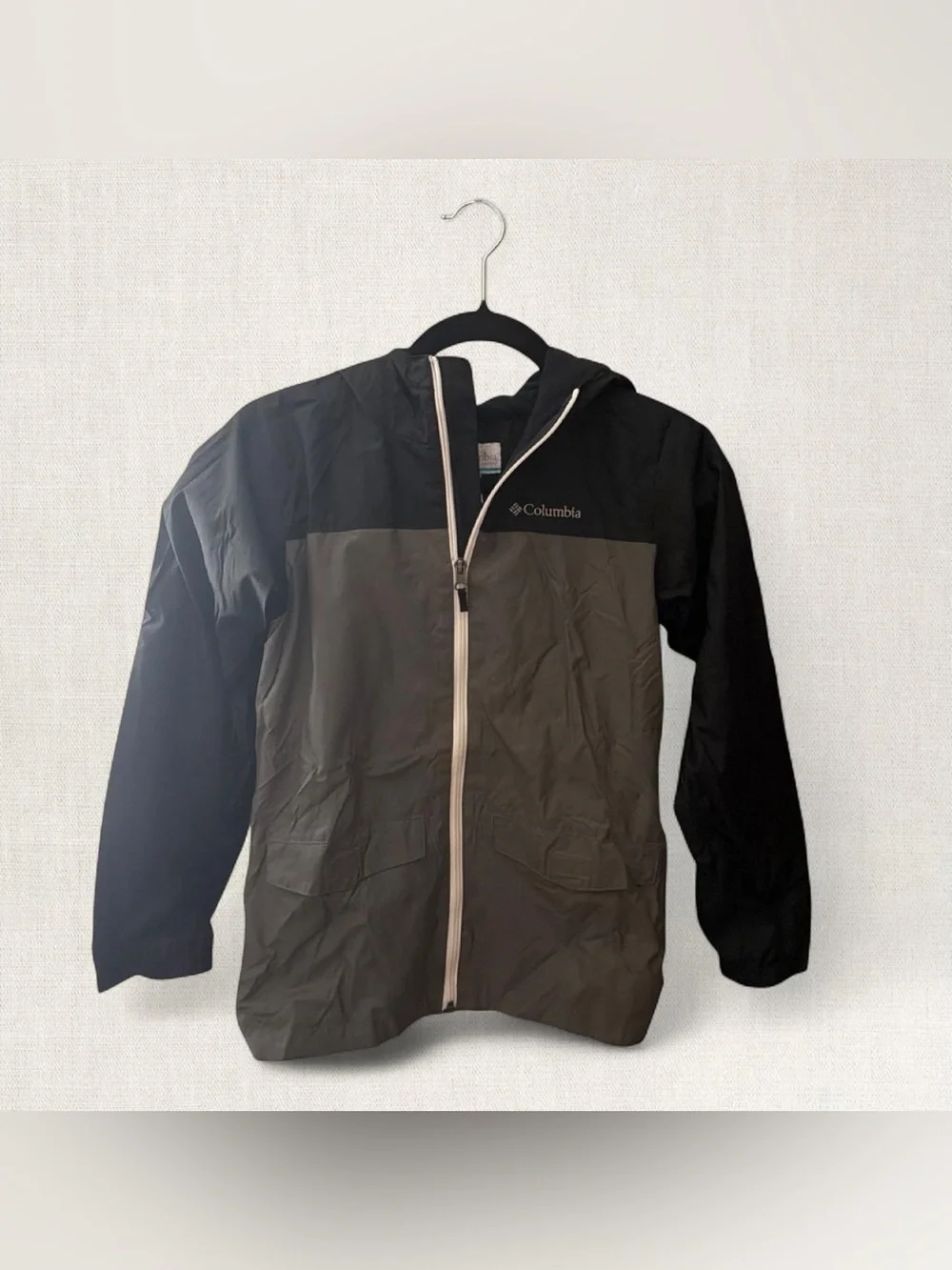 Columbia Boys Hooded Raincoat in Black and Grey Size 10/12